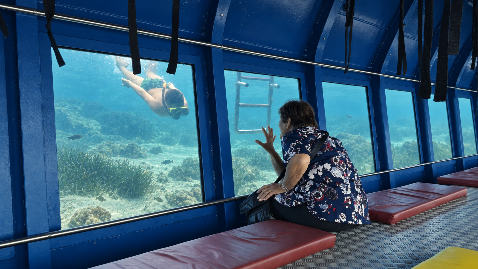 Underwater Trip Boat Blue sky 4